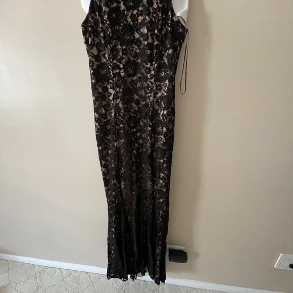 Two evening gowns - Picture 7 of 11